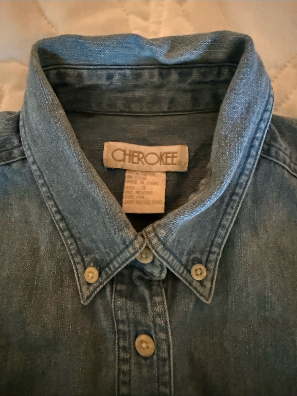 Cherokee Light Blue Denim Button-Up Sleeveless Shirt